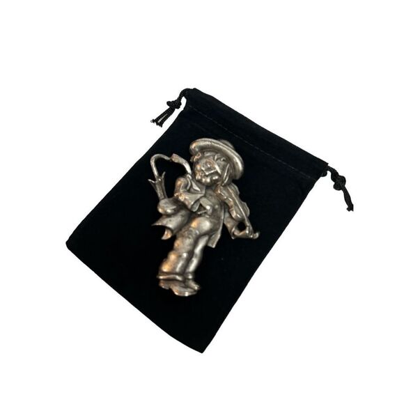 Vintage brushed Silver Brooch - Model on Hummel Little Fiddler Boy with Violin p - Picture 1 of 7